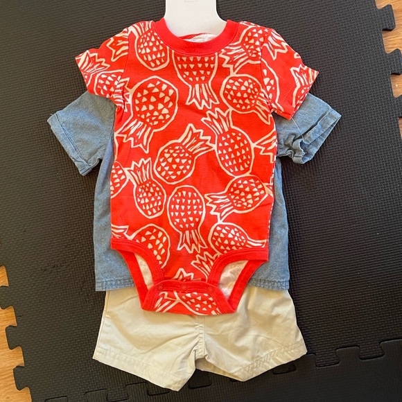 Carter’s 3-piece set - Picture 2 of 2